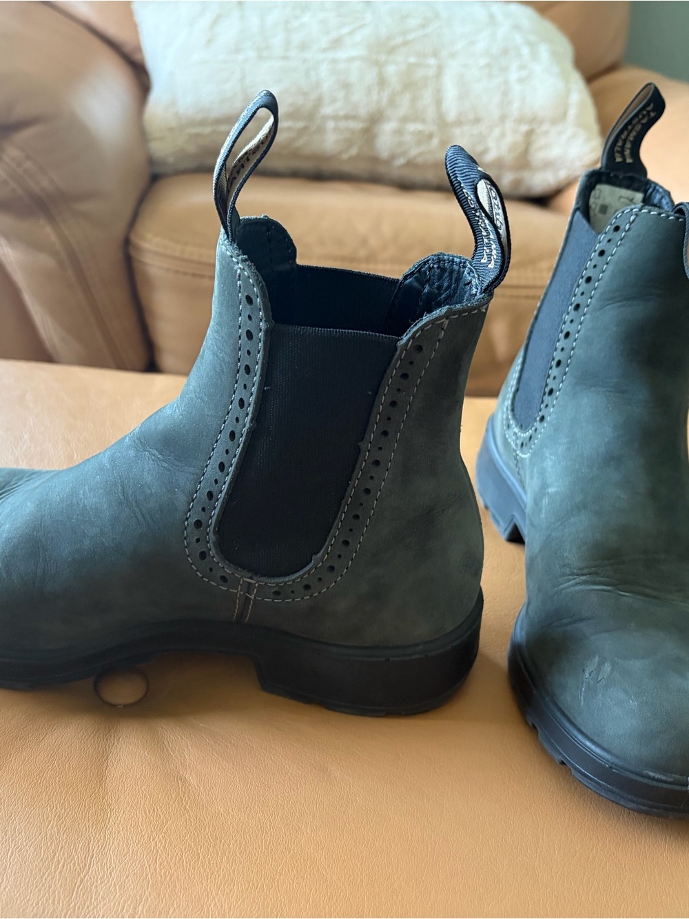 Blundestone high top boot in rustic black